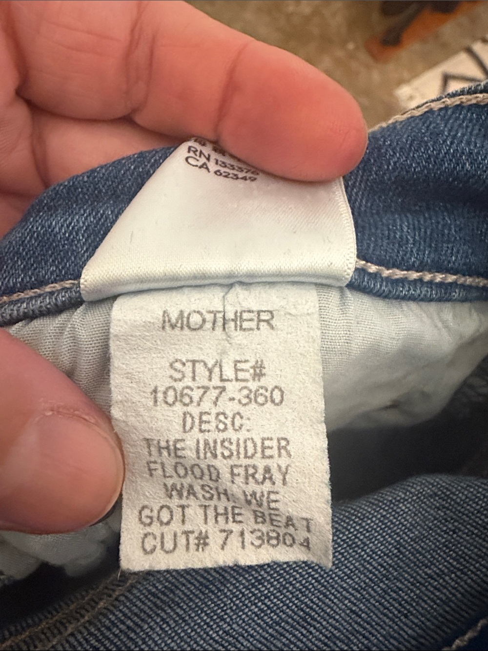 MOTHER The Insider Flood Fray Cropped Jeans - Blue